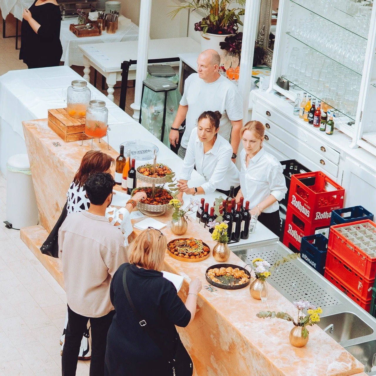@palmenhaus.erfurt & @melavie_catering bedanken sich für den fantastischen Abend mit unserem gemeinsamen Gast @dertour_de Das gesamte Team, Künstler (@eversomusic ) und Location waren ein Fest. Danke für eure Leidenschaft. 🎉